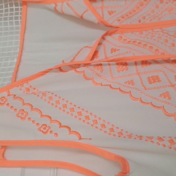 GB Embroidered sleeveless top, unique coral/orange design, Size M - Picture 6 of 9